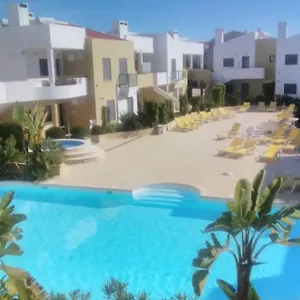 https://t2-de-luxo-em-albur-village-a-10-minutos-da-praia-a-p.hotelaalgarve.com